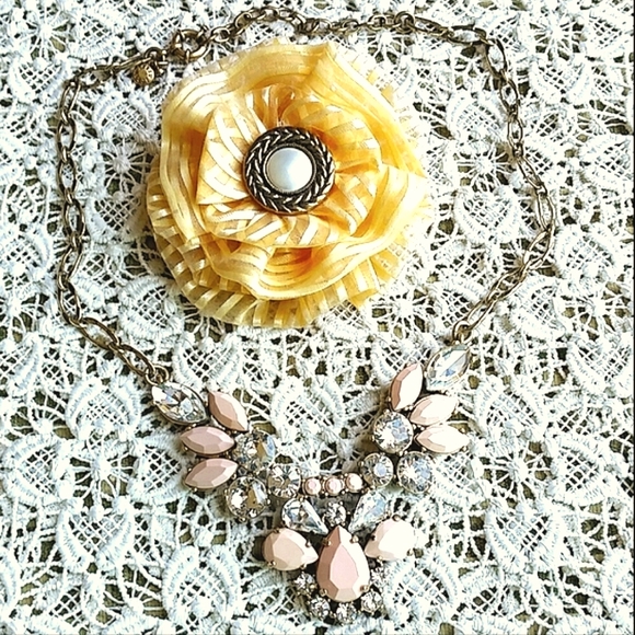J. Crew Pink and Crystal Clear Rhinestones Floral Statement Necklace Goldtone - Picture 8 of 8